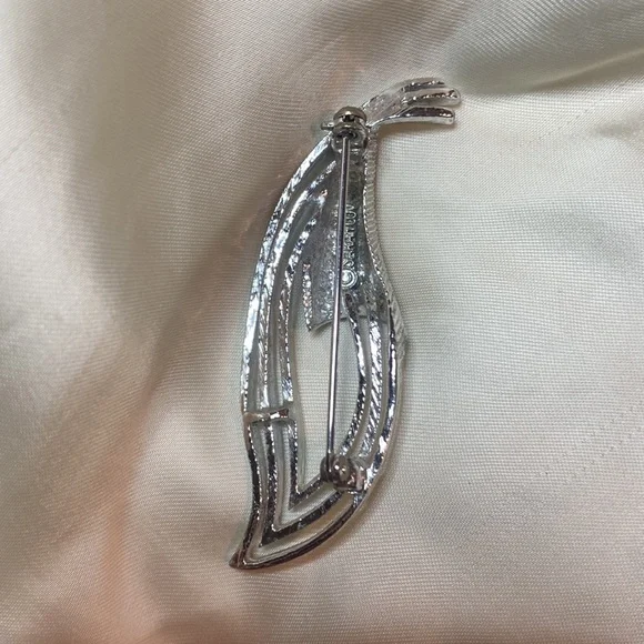 Sarah Cov Pin 🩶 - Picture 2 of 5